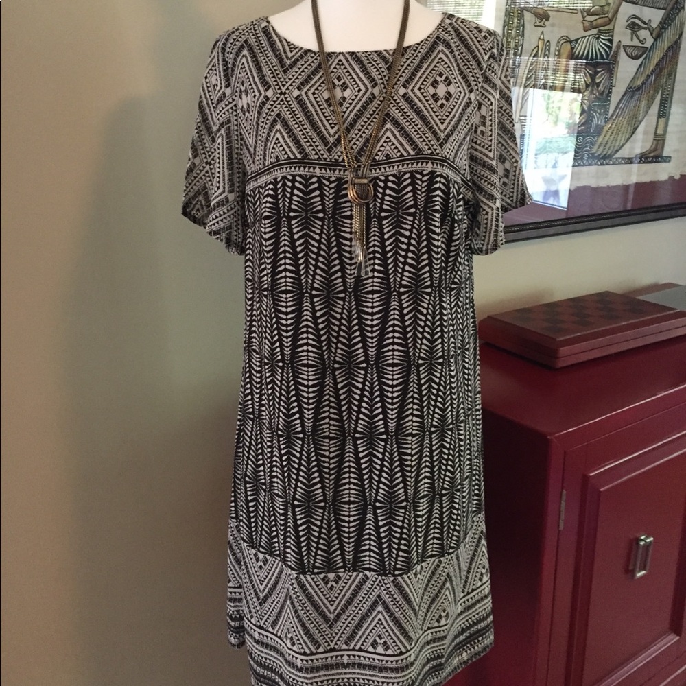 Black and white loose fitting dress.